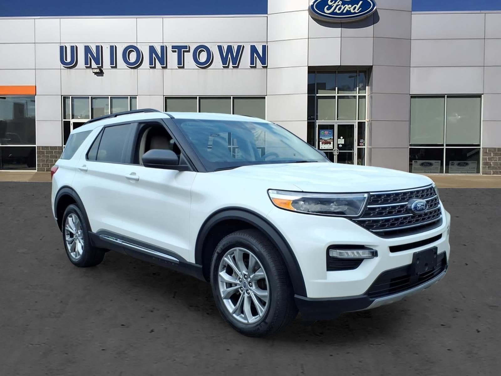 2023 Ford Explorer XLT — photo 1 of 20