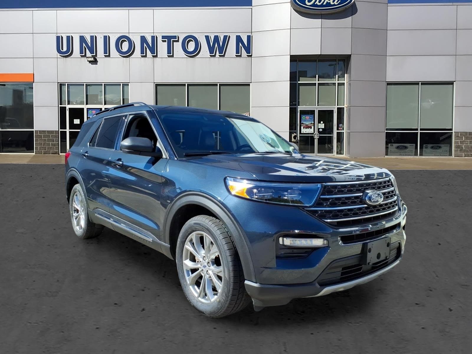 2023 Ford Explorer XLT — photo 1 of 20