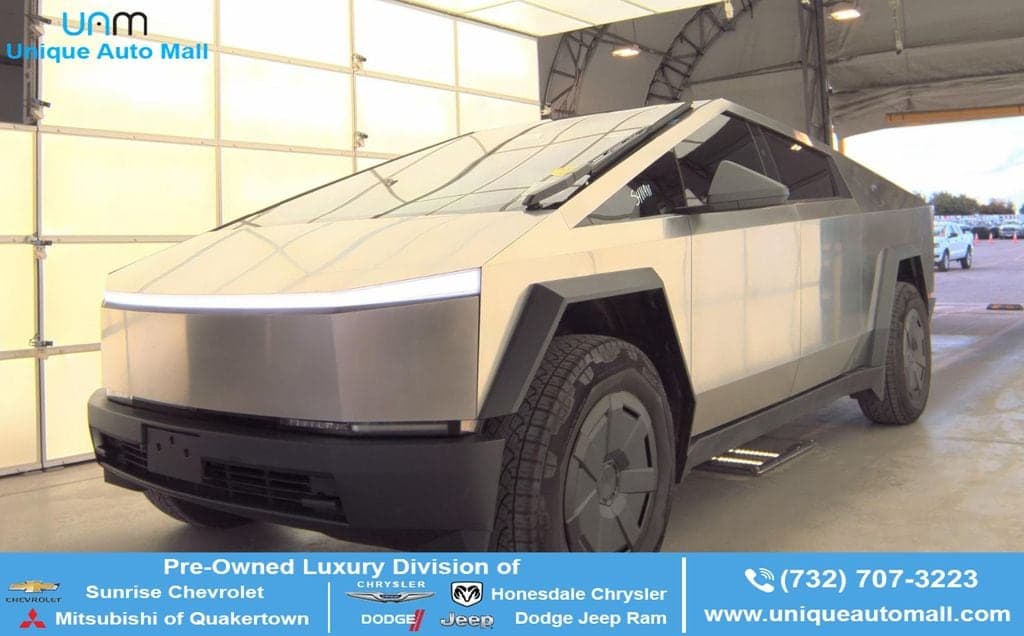 2025 Tesla Cybertruck Base — photo 1 of 5