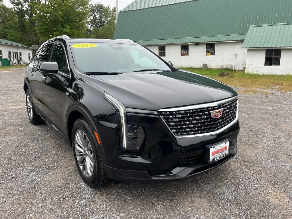 2025 Cadillac XT4 AWD Premium Luxury — photo 1 of 38