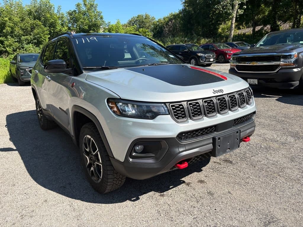 2025 Jeep Compass Trailhawk — photo 1 of 39
