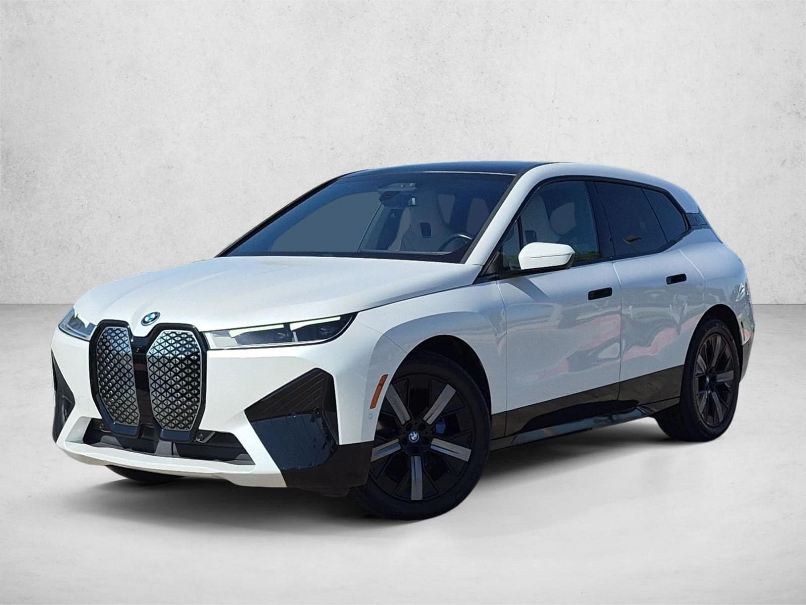 2024 BMW iX xDrive50 — photo 1 of 27