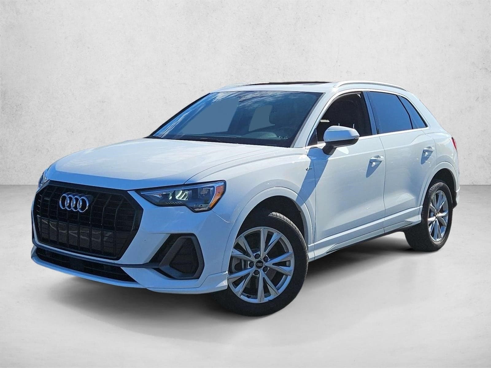 2021 Audi Q3 S line Premium — photo 1 of 15