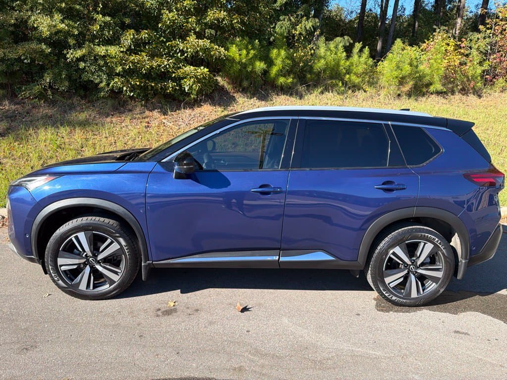 2022 Nissan Rogue Platinum — photo 1 of 13