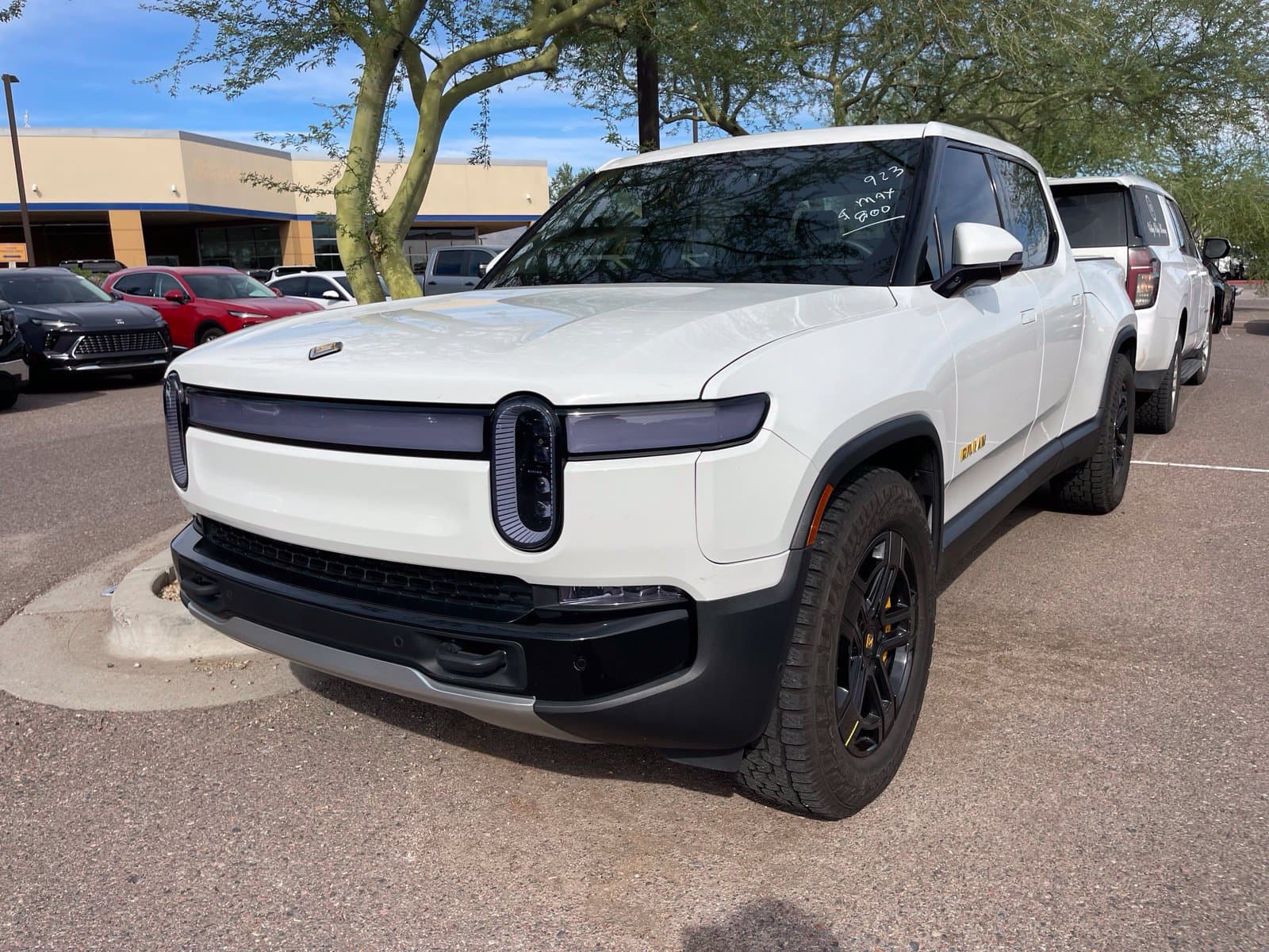 2022 Rivian R1T Launch Edition — photo 1 of 11