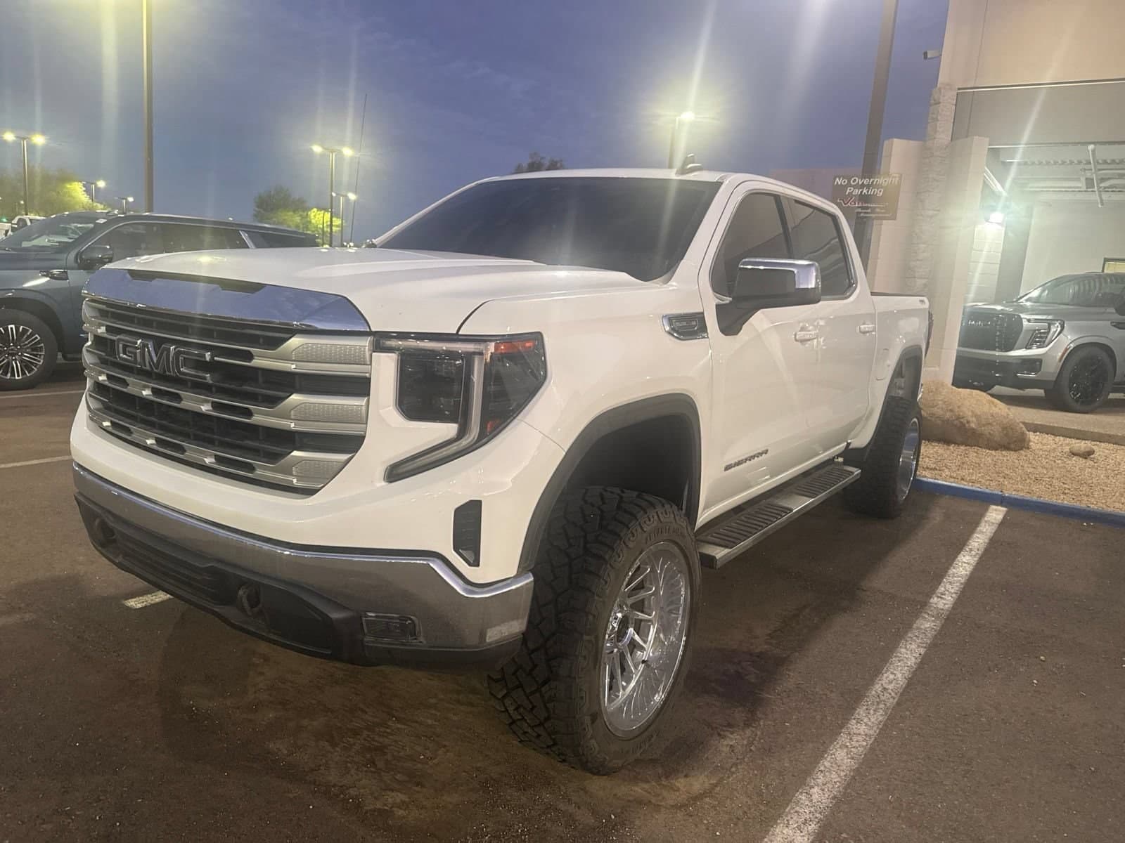 2022 GMC Sierra 1500 SLE — photo 1 of 19