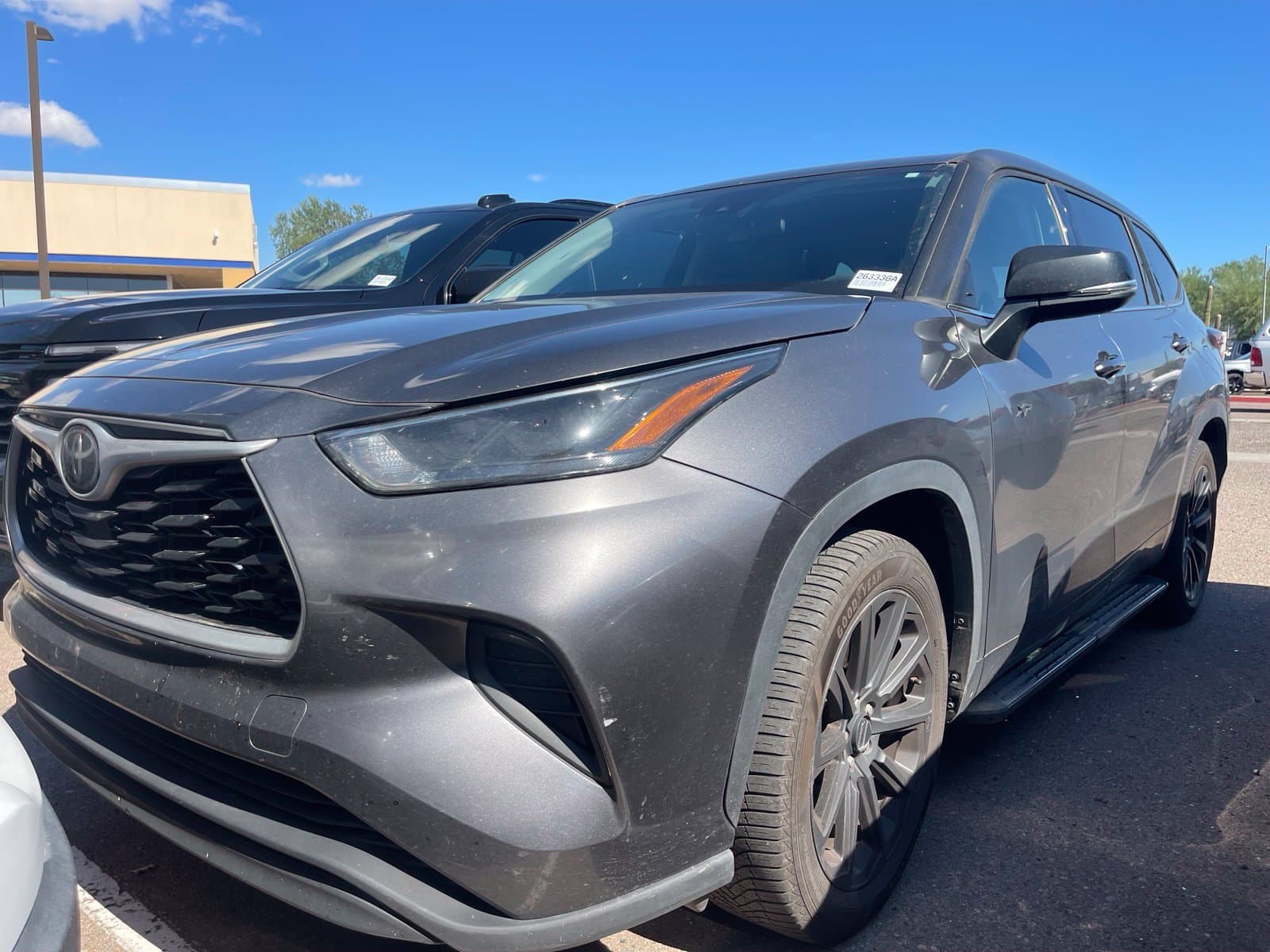 2022 Toyota Highlander L — photo 1 of 10