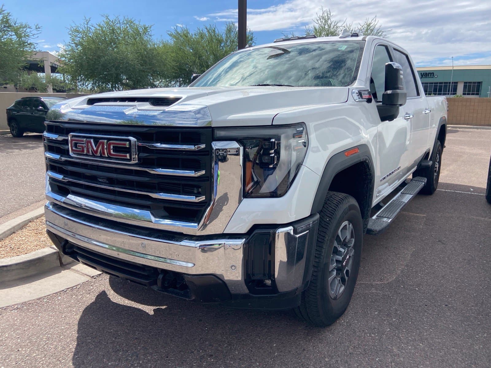 2025 GMC Sierra 2500HD SLT — photo 1 of 11