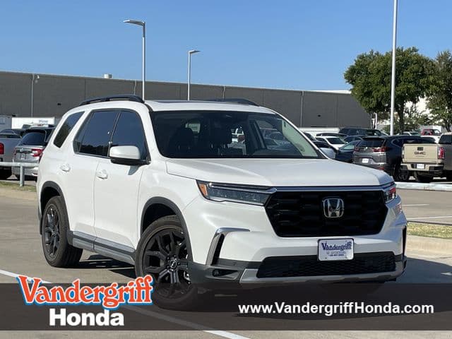 2025 Honda Pilot Touring — photo 1 of 15