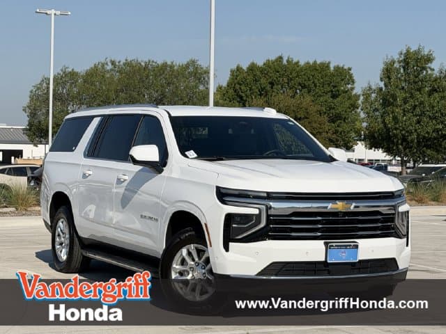 2025 Chevrolet Suburban LT — photo 1 of 30