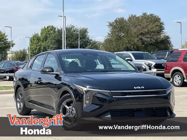 2025 Kia K4 LXS — photo 1 of 28