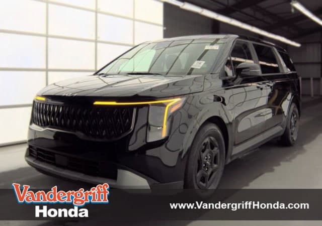 2025 Kia Carnival LXS — photo 1 of 21