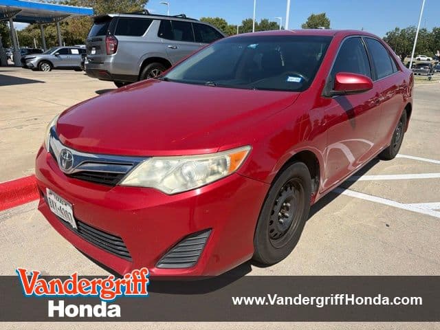 2013 Toyota Camry LE — photo 1 of 17