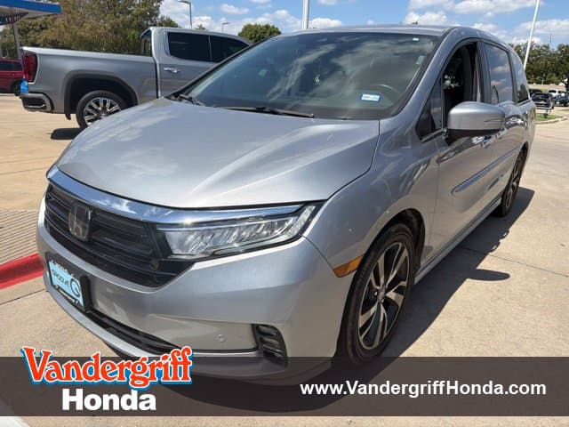 2024 Honda Odyssey Touring — photo 1 of 15