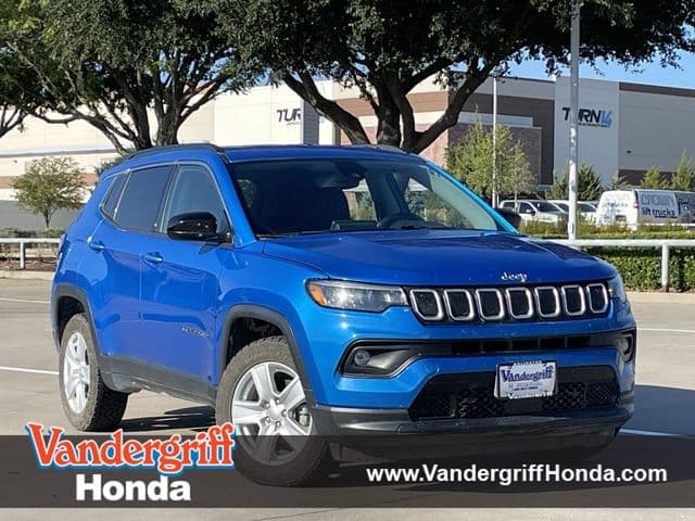 2022 Jeep Compass Latitude — photo 1 of 30