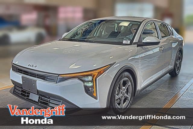 2025 Kia K4 LXS — photo 1 of 15