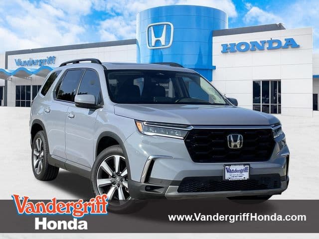 2024 Honda Pilot Touring — photo 1 of 33