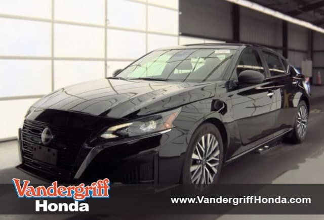 2025 Nissan Altima SV — photo 1 of 15