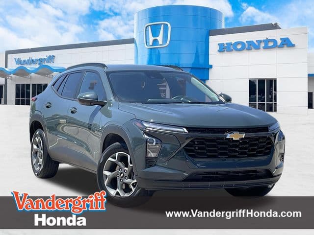 2025 Chevrolet Trax LT — photo 1 of 29