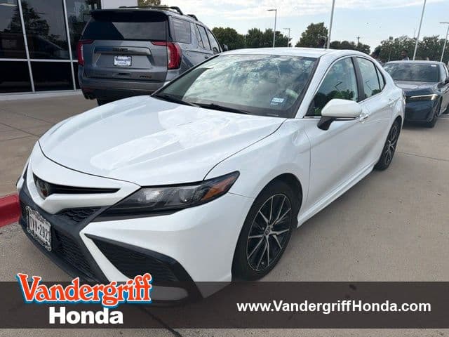 2022 Toyota Camry SE — photo 1 of 10