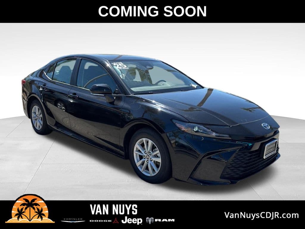 2025 Toyota Camry LE — photo 1 of 3