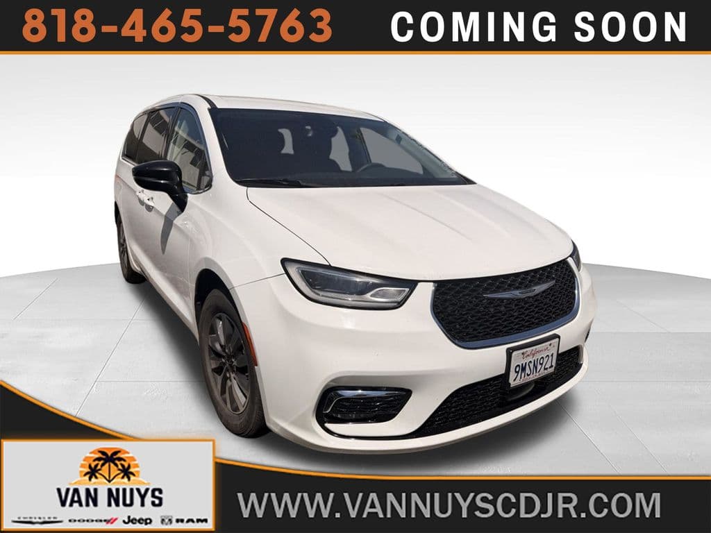 2024 Chrysler Pacifica Hybrid Select — photo 1 of 8