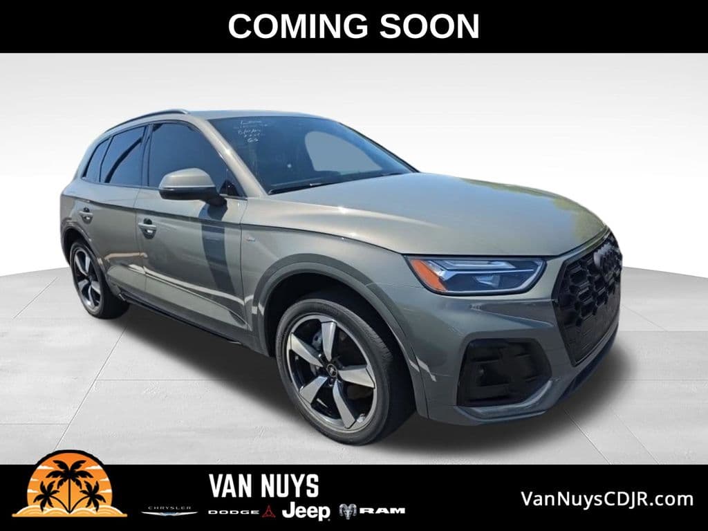 2023 Audi Q5 S line Premium — photo 1 of 3