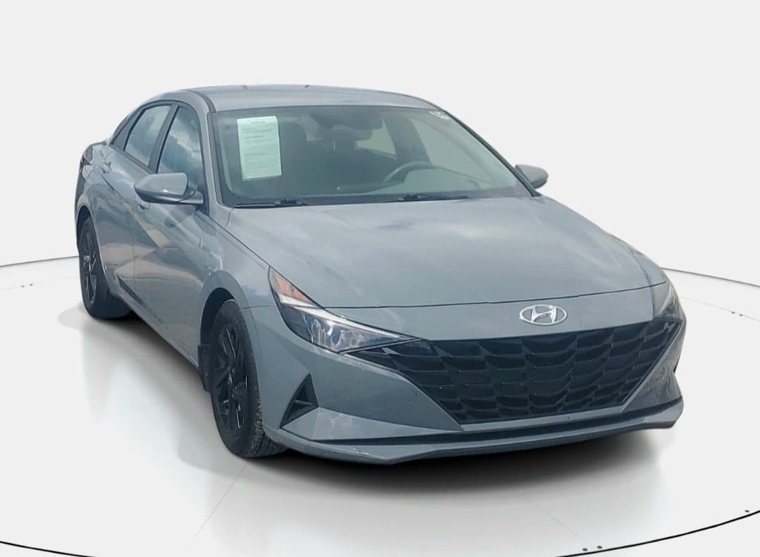 2023 Hyundai Elantra SEL — photo 1 of 10