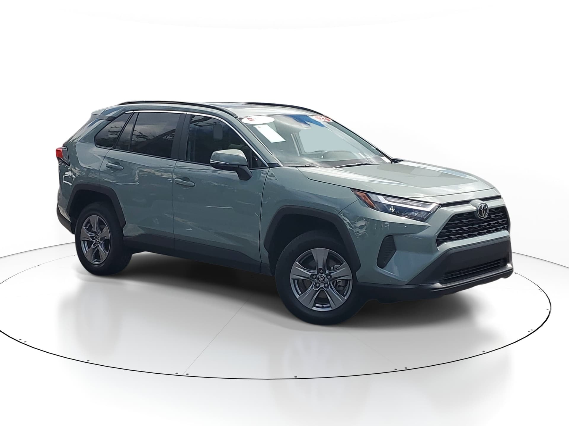 2022 Toyota RAV4 XLE — photo 1 of 30