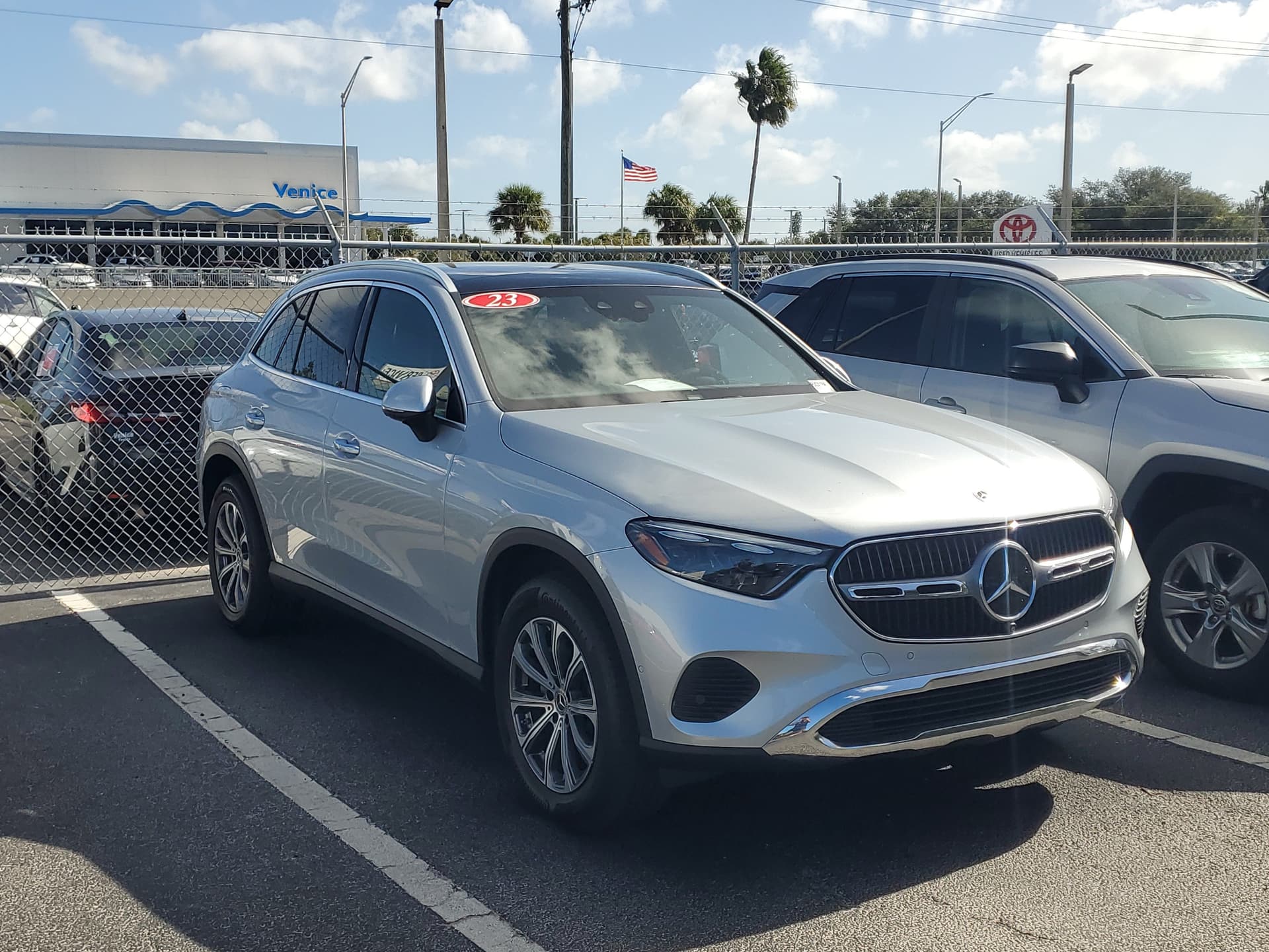 2023 Mercedes-Benz GLC Base — photo 1 of 10
