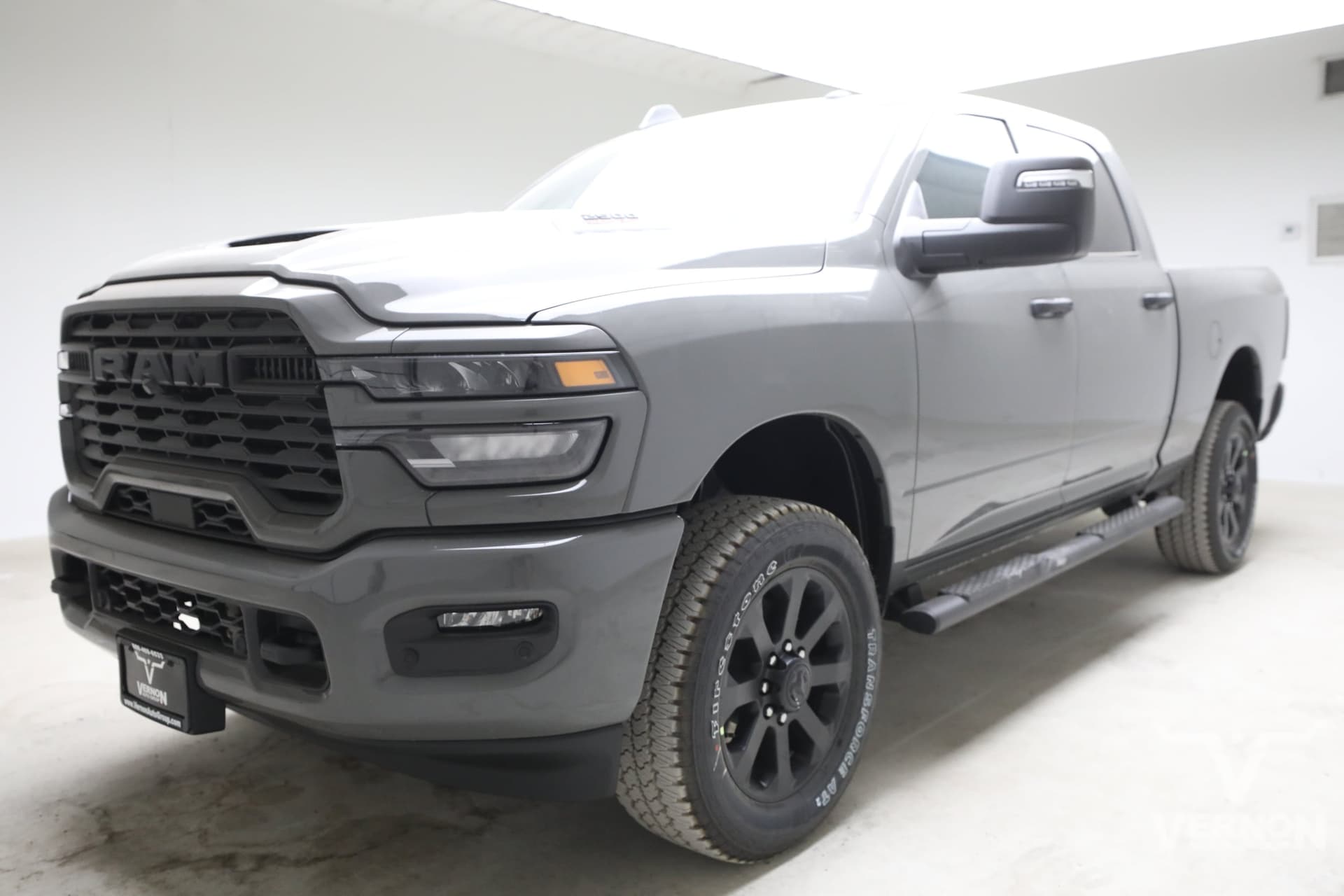 2026 RAM 2500 BLACK EXPRESS CREW CAB 4X4 6'4 BOX — photo 1 of 44