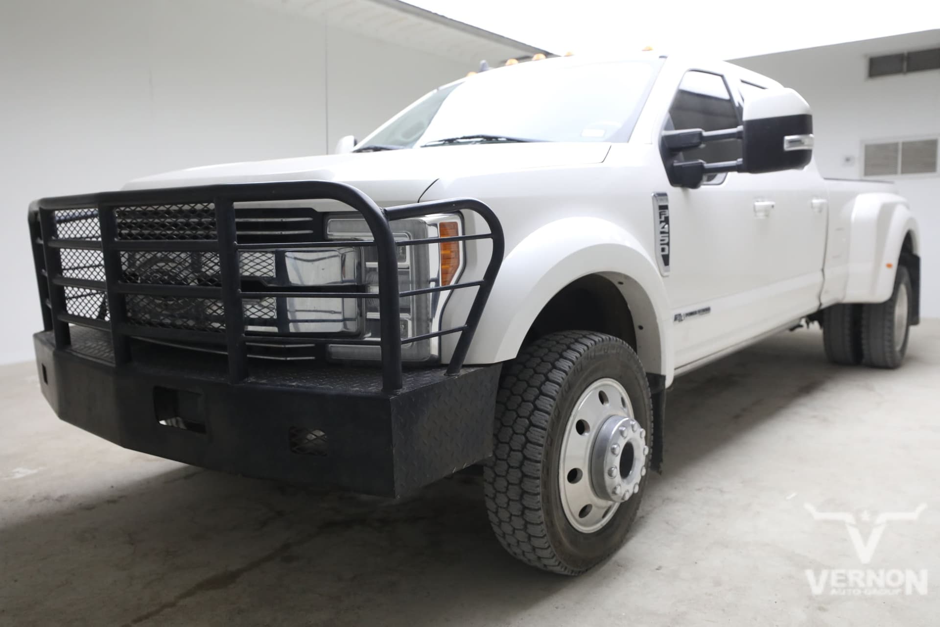 2019 Ford Super Duty F-450 DRW Base — photo 1 of 14