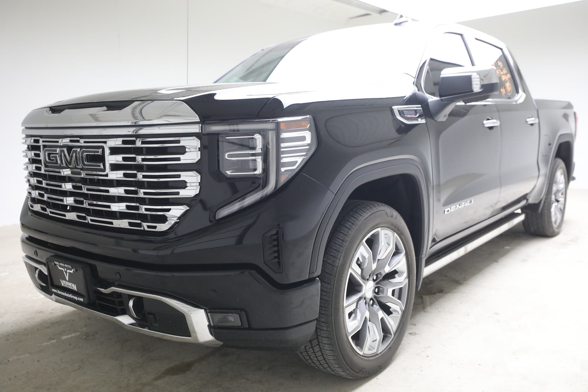 2024 GMC Sierra 1500 Denali — photo 1 of 14