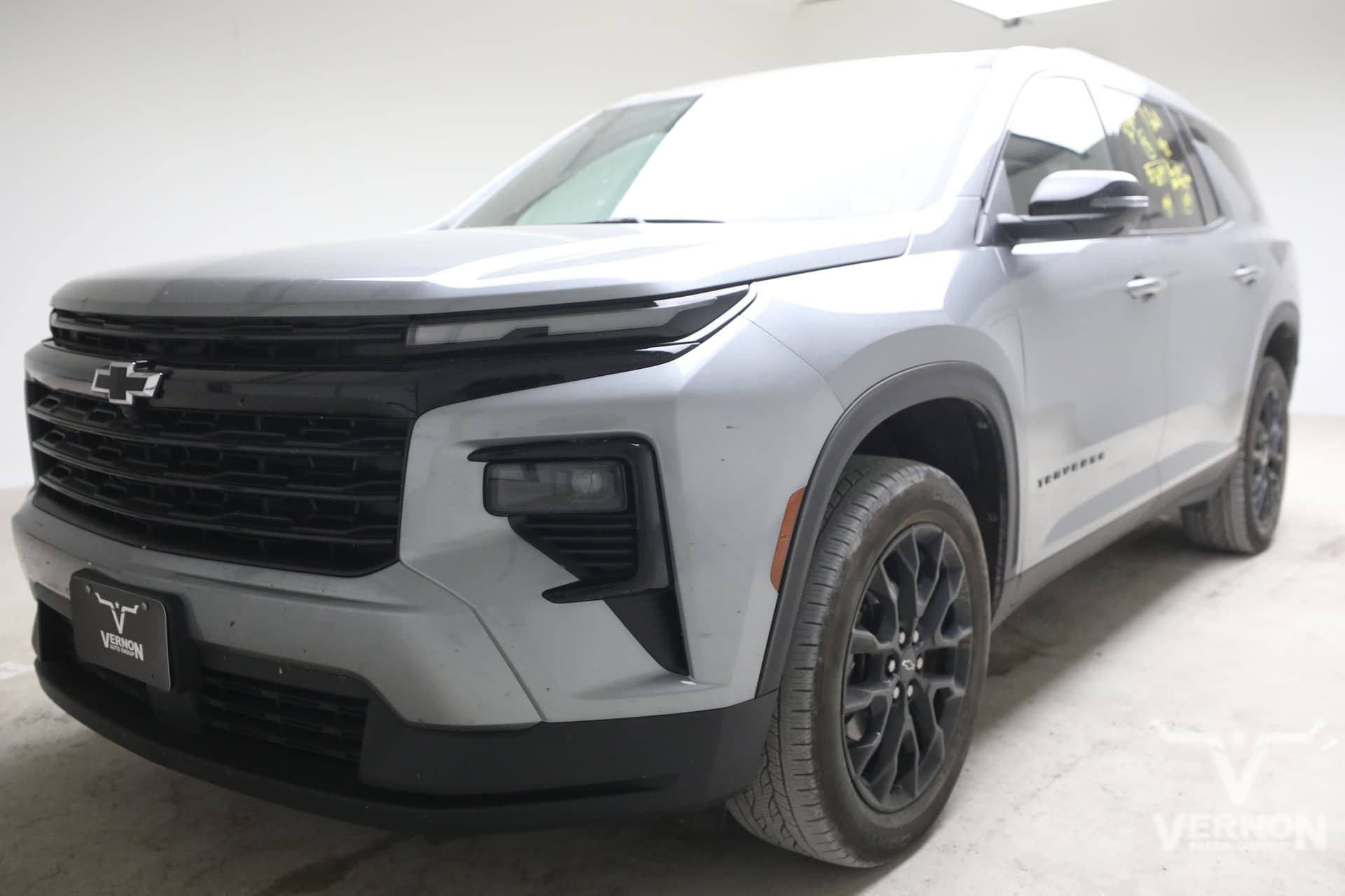 2024 Chevrolet Traverse FWD LT — photo 1 of 14