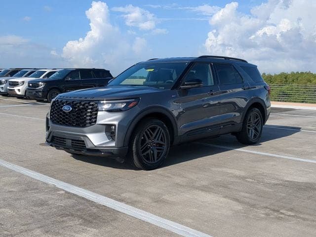 2026 Ford Explorer ST-Line — photo 1 of 70