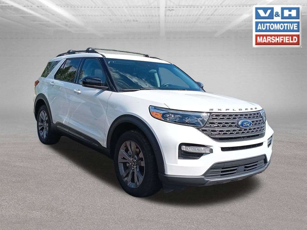 2024 Ford Explorer XLT — photo 1 of 7