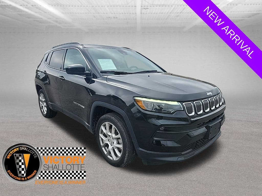 2022 Jeep Compass Latitude Lux — photo 1 of 34