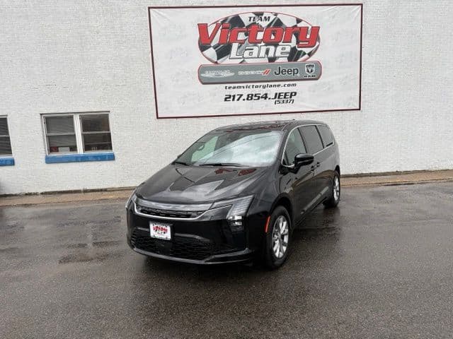2027 Chrysler Pacifica SELECT AWD — photo 1 of 37