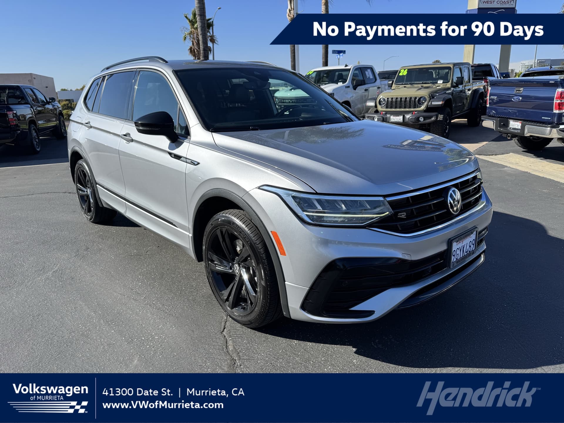 2023 Volkswagen Tiguan SE R-Line Black — photo 1 of 36