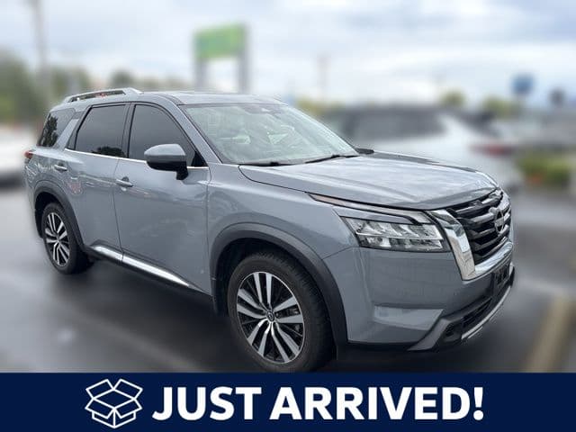 2023 Nissan Pathfinder Platinum — photo 1 of 2