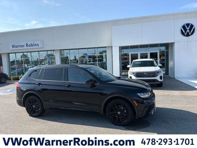 2022 Volkswagen Tiguan SE R-Line Black — photo 1 of 14