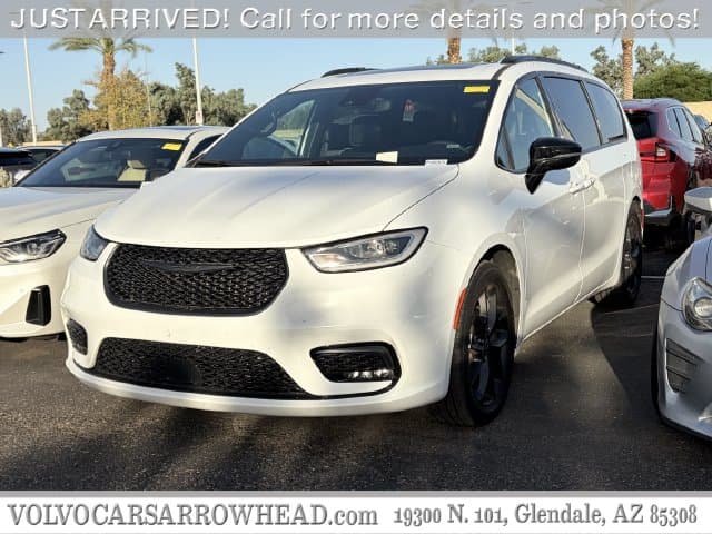 2025 Chrysler Pacifica Limited — photo 1 of 11