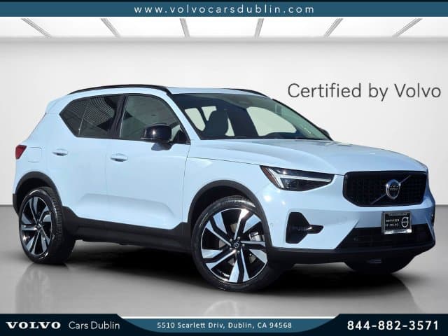 2025 Volvo XC40 Base — photo 1 of 27