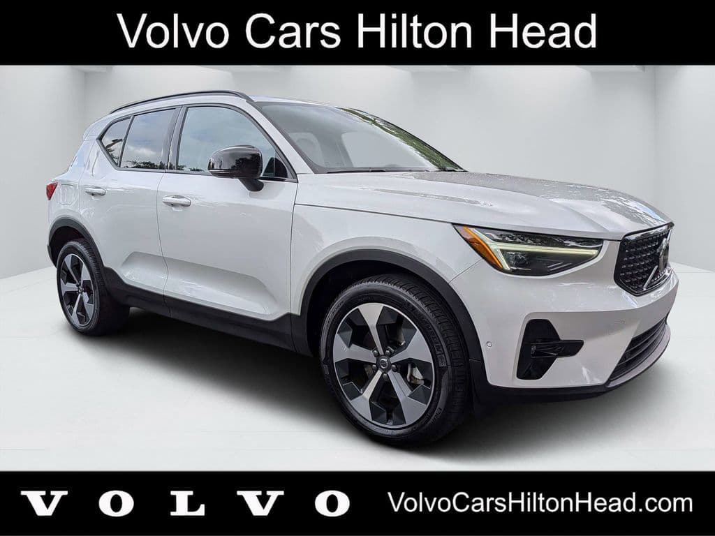 2026 Volvo XC40 Base — photo 1 of 31