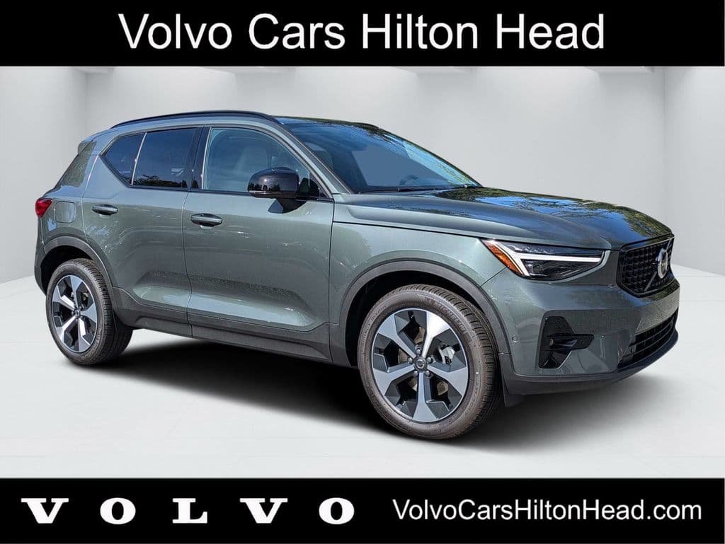 2026 Volvo XC40 Base — photo 1 of 31