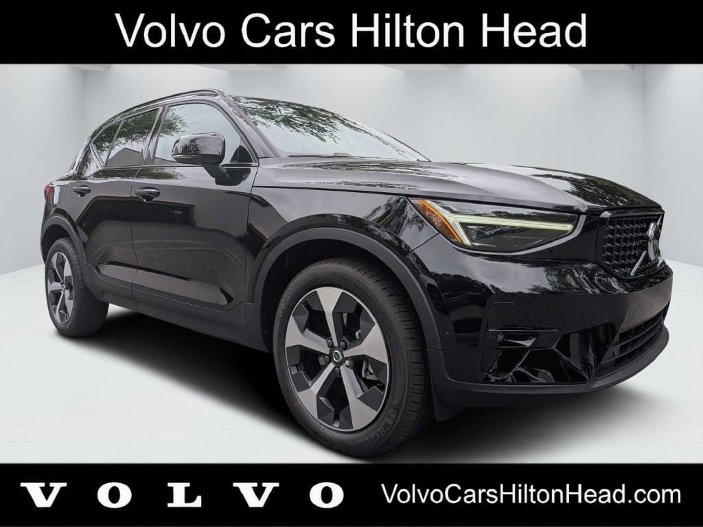2026 Volvo XC40 Base — photo 1 of 27