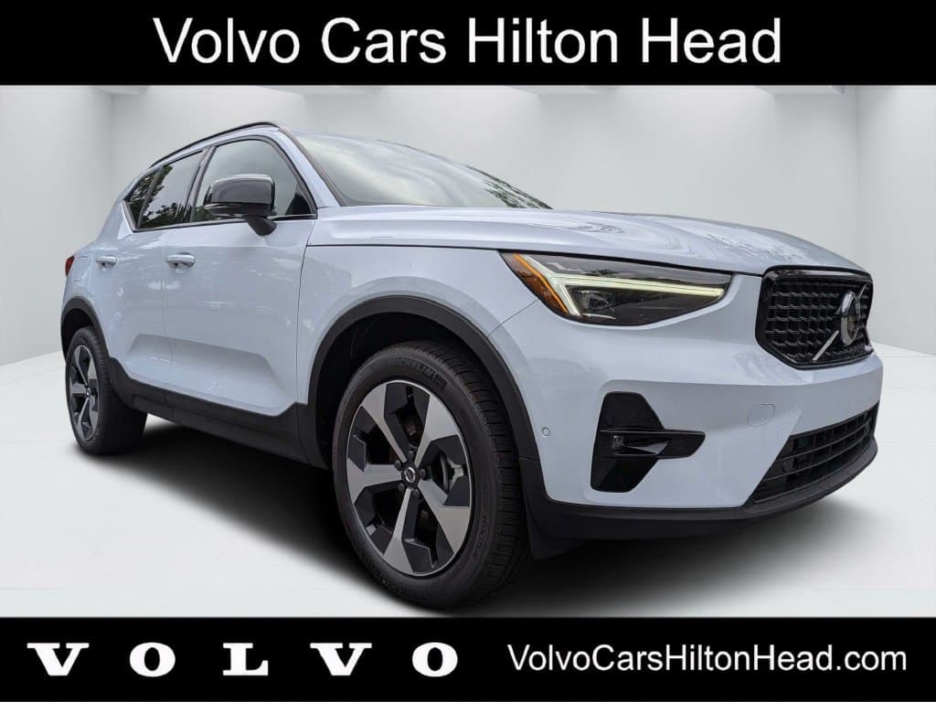 2026 Volvo XC40 Base — photo 1 of 27