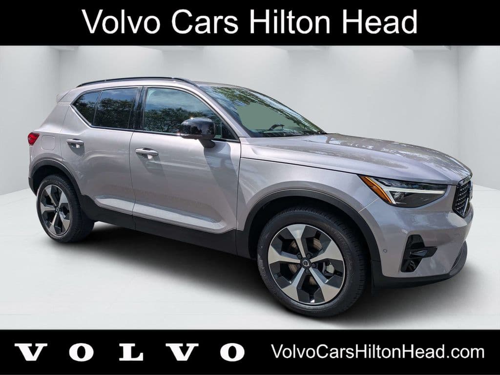 2026 Volvo XC40 Base — photo 1 of 30