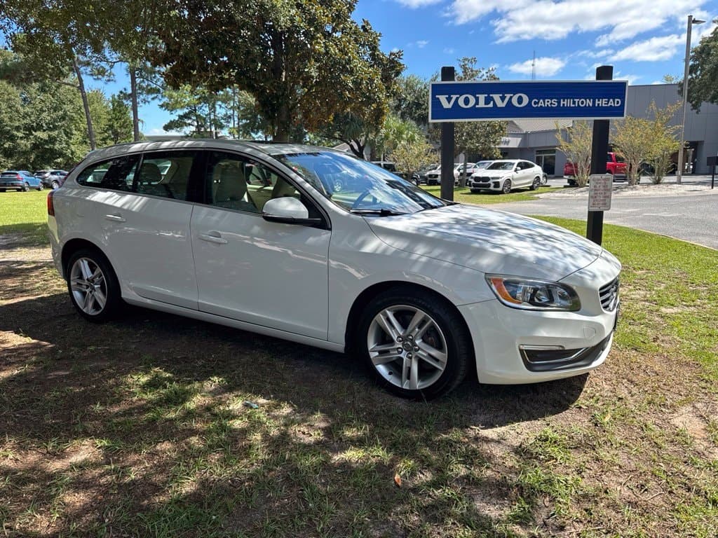 2015 Volvo V60 T5 Premier — photo 1 of 21