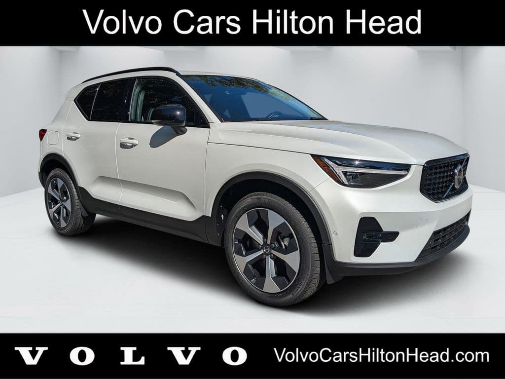 2026 Volvo XC40 Base — photo 1 of 31